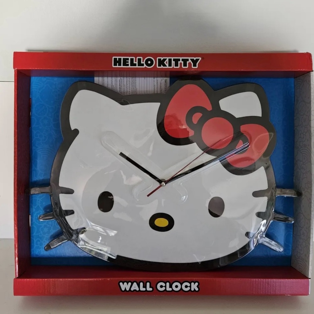 Hello kitty clock